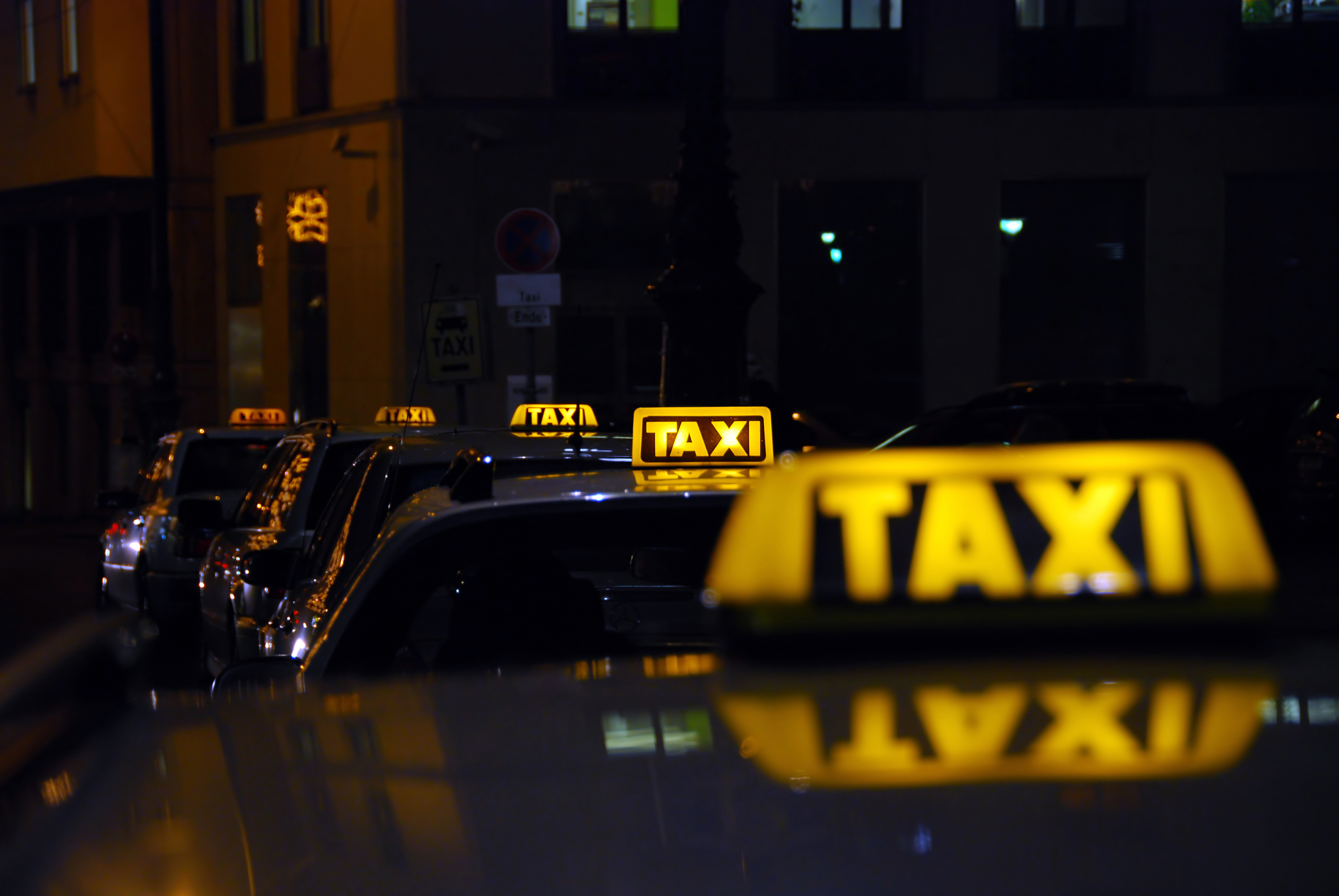 Going the Extra Mile: What Taxi Rides Tell Us About the Long-Hour Culture in Finance